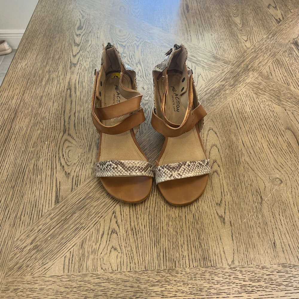 Kenneth Cole Wedge sandals